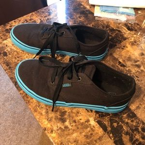 Girls / women’s Vans.